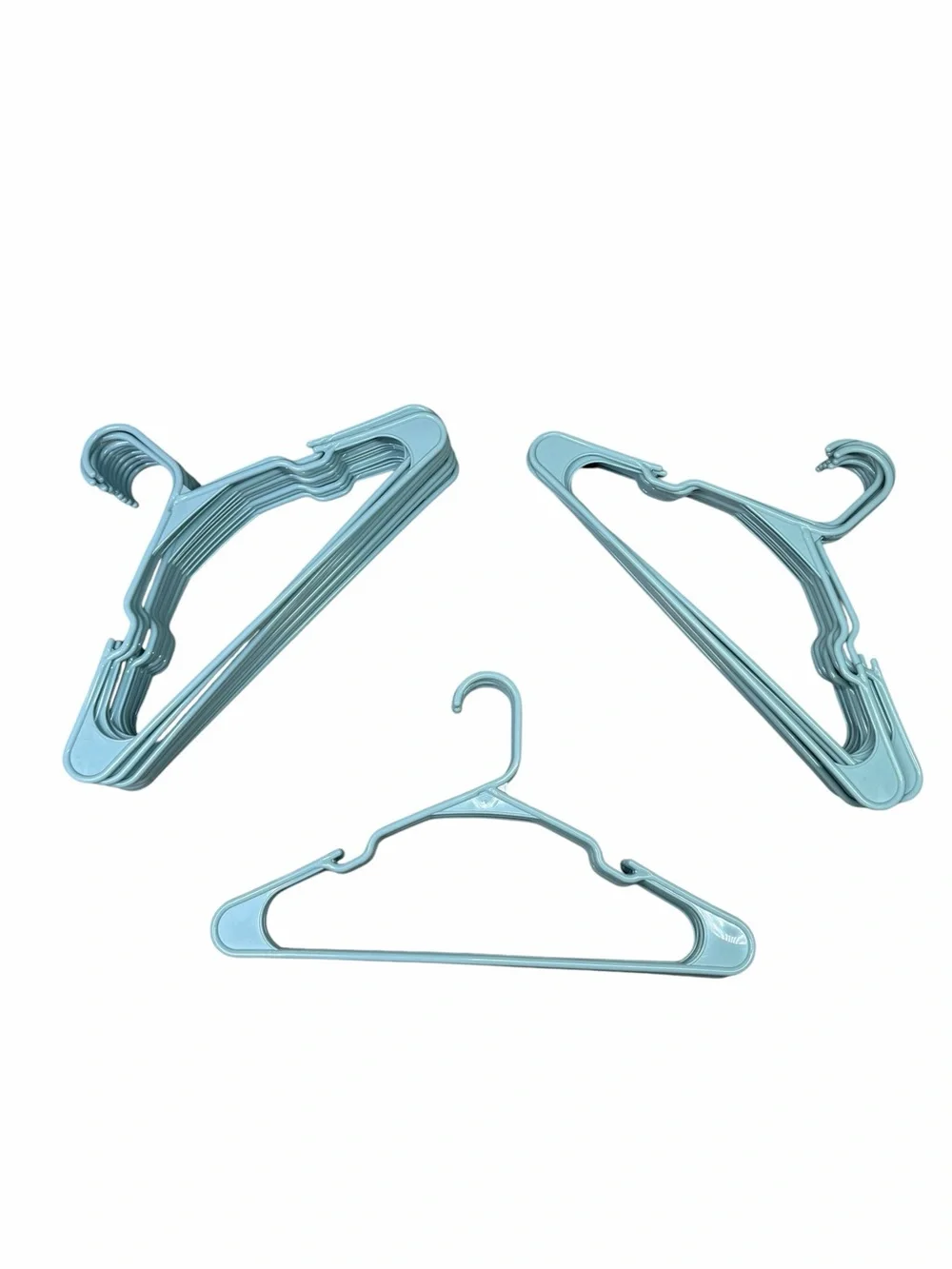 10/$25🦋 Lot of 25 Mainstays Plastic Notched Adult Hangers in Blue Cameo